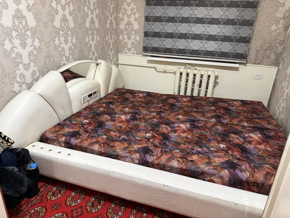 Продам шкаф, кровать двухместная и трюмо.