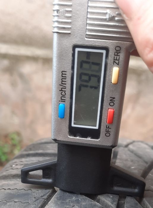 4 броя зимни гуми 195 65 15 8мм дот20 Toyo