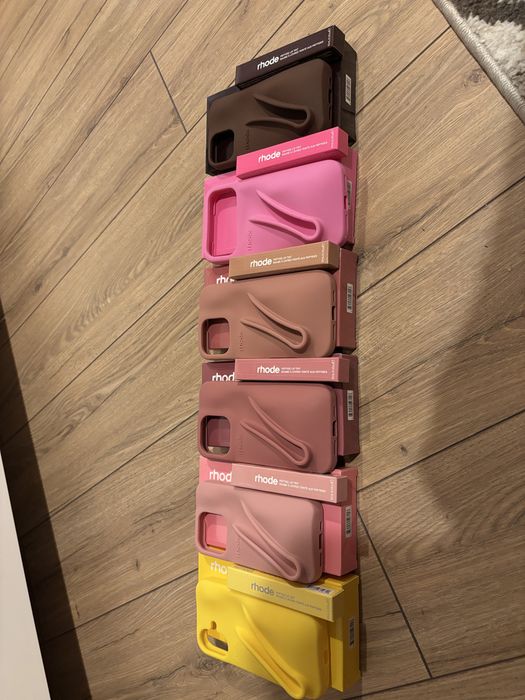 Huse Rhode + lipgloss inclus, diferite culori si modele de Iphone