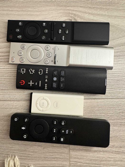 Lot 5 telecomenzi Samsung, LG, Apple, Fire TV — Smart TV, cu manuale