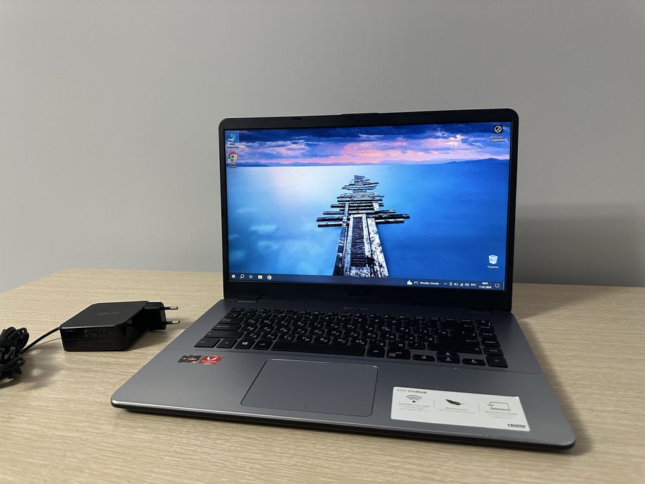 Ноутбук ASUS Ryzen 5 / 8GB / SSD / Vega 8 / Состояние отличное
