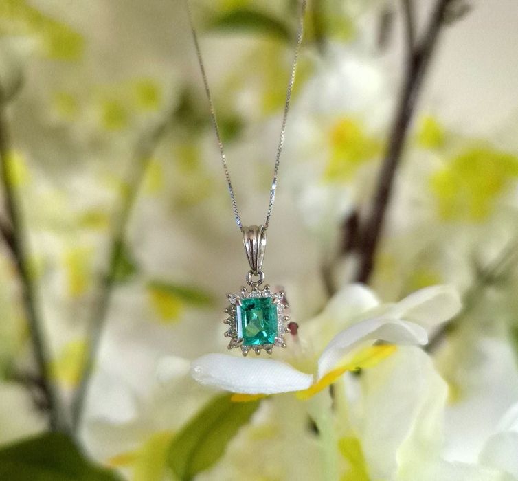 Colier superb cu smarald natural si diamante naturale