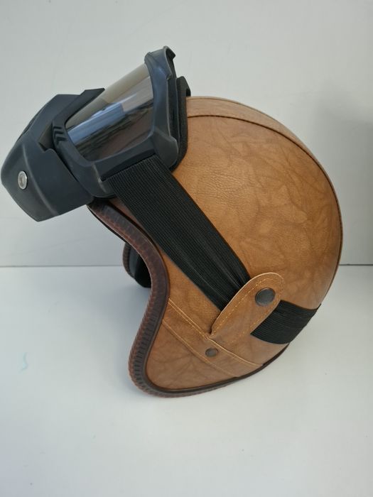 Casca retro. Nouă, nefolosită