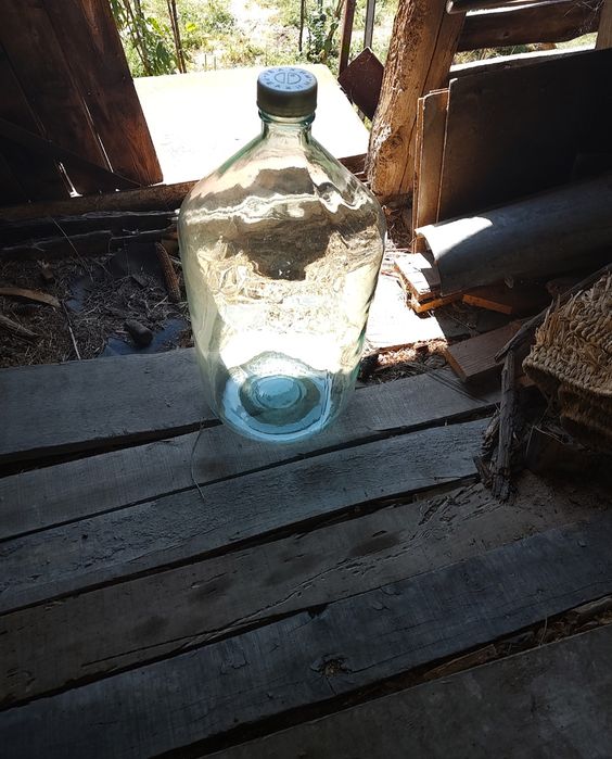 Стъклени съдове .