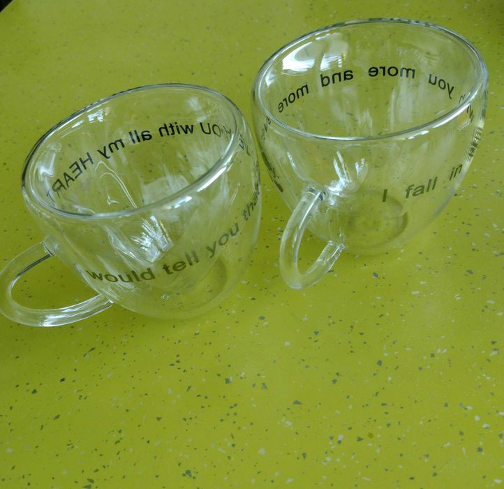 Стъклена чаша с двойно дъно под формата на сърце