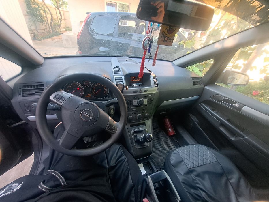 Vând Opel Zafira