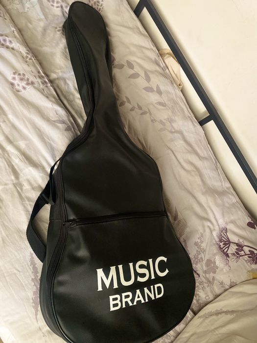 Gitara akustika holati zor