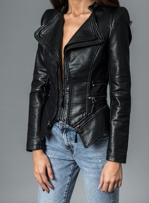 Geaca de piele neagra