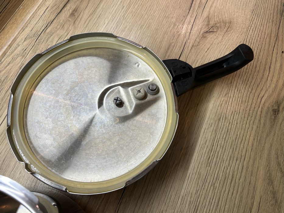 Тенджера под налягане TEFAL