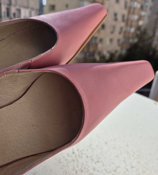 Vand pantofi dama, 36, piele, productie romaneasca, varf ascutit, roz