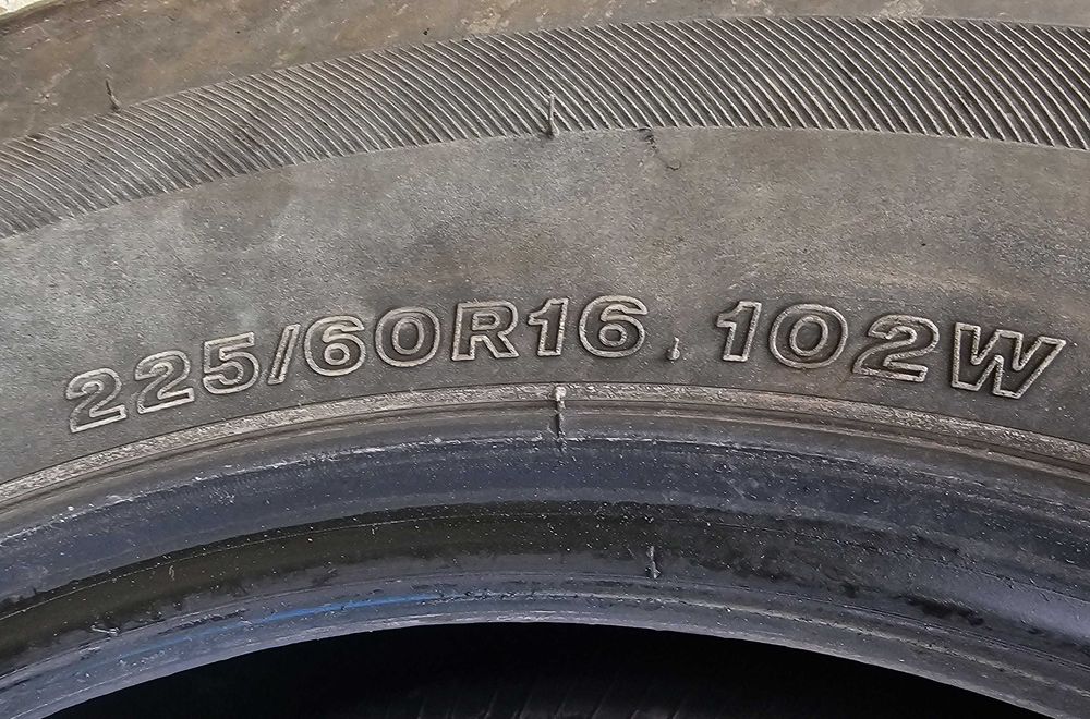 4 Летни гуми 16ки 22ра година 225 60 16 перфектни Бриджстоун