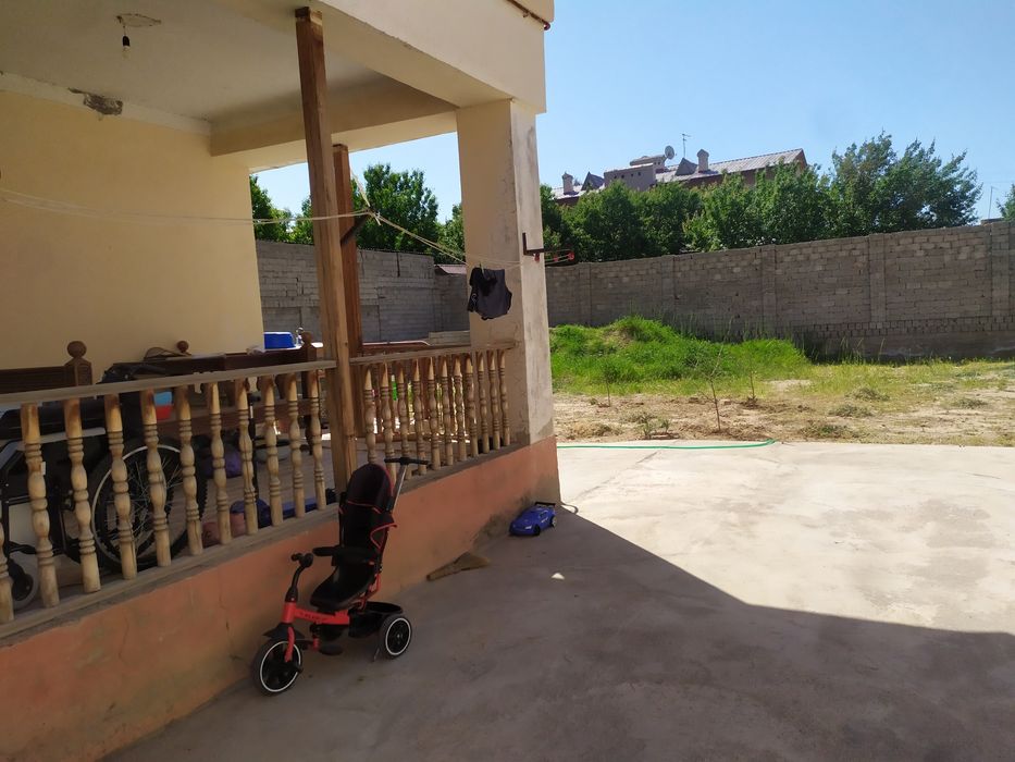 Uchqaxramon postidan 12 km kirganda 6sotix  4 xonali uchaska sotiladi