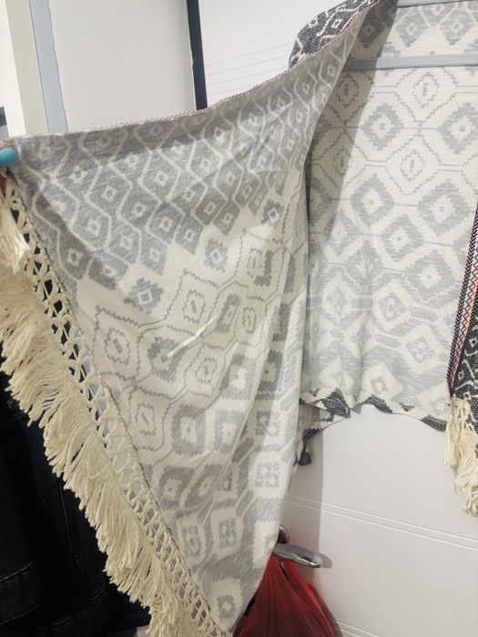 Reserved cardigan cu broderie și franjuri