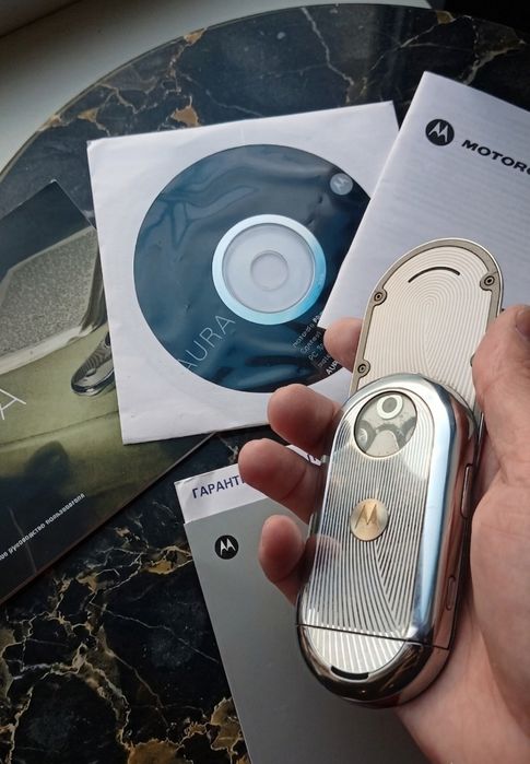 Motorola AURA (модель R1)