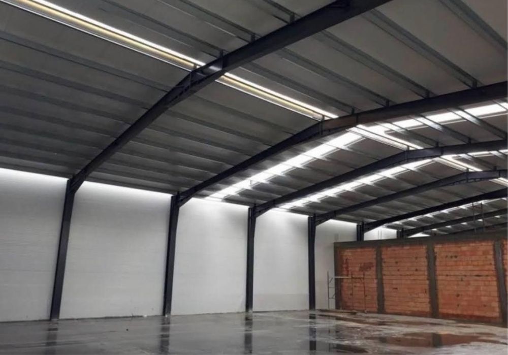 Vand hala meralica 16X30 metri cu panouri sandwichi