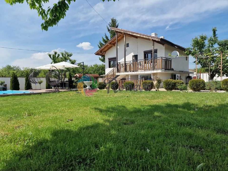 Малко имение с басейн в близост до язовир! Две паркоместа!