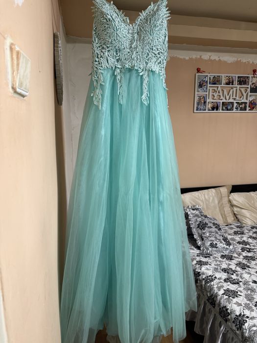 Небесно синя рокля