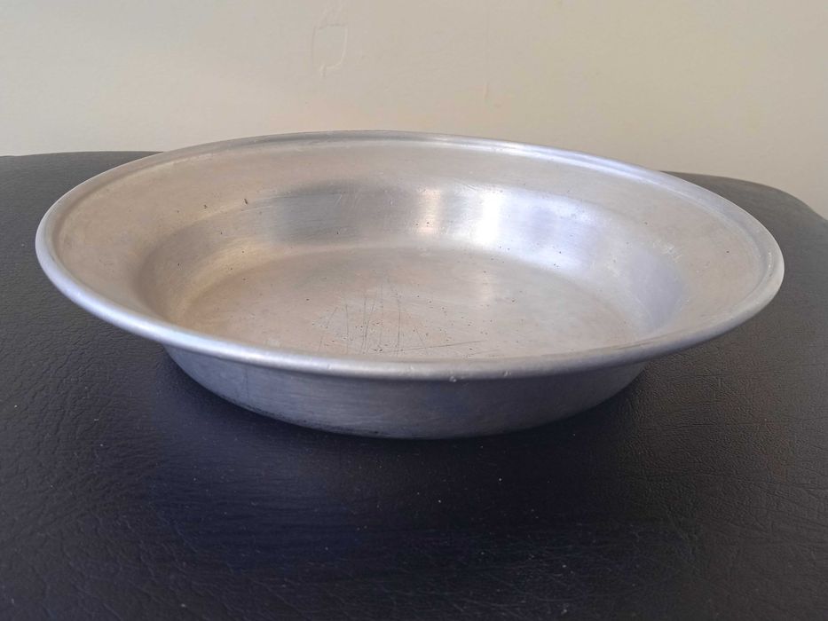 Стабилна и Здрава Метална Алуминиева Чиния за Затопляне на храна