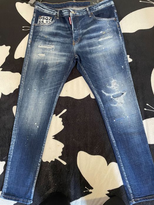 Blugi , hanorace si tricouri