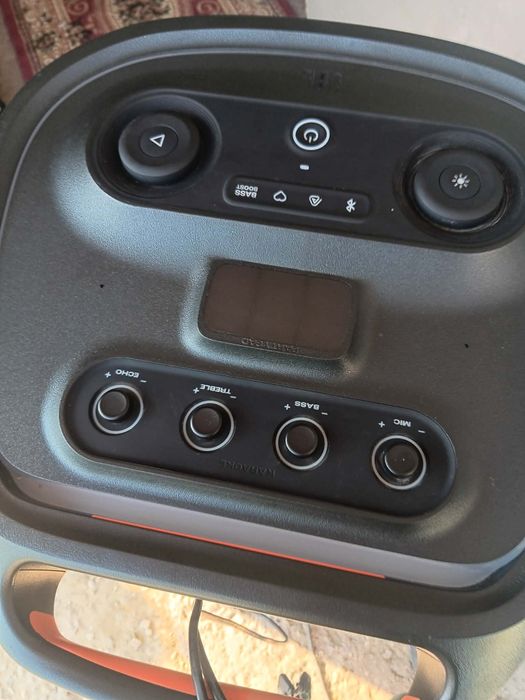 Vând jbl PartyBox 1100