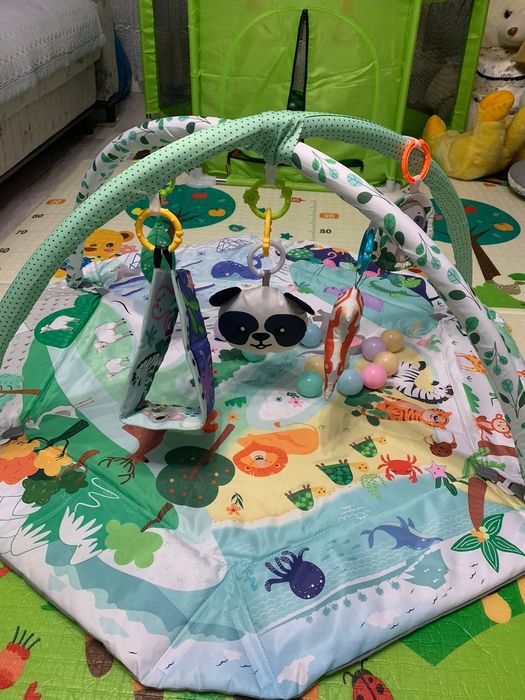 Продам детский игровой коврик.Сухой бассейн.