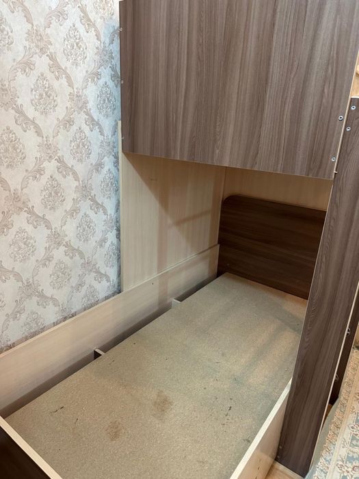 Продам кровать трехярусная