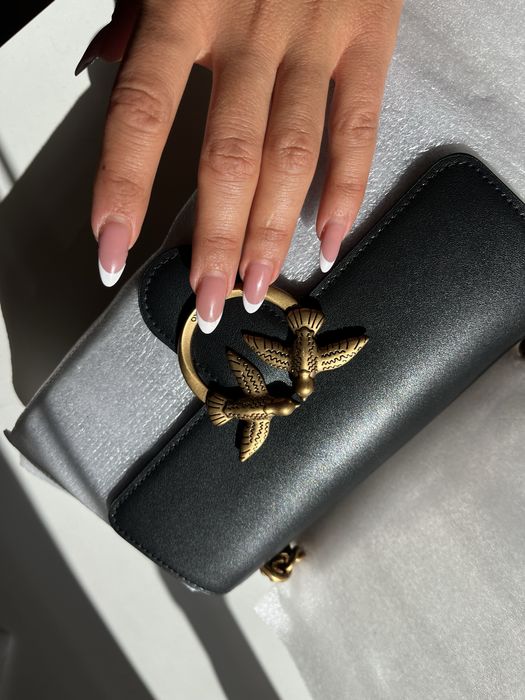 Дамска чанта PINKO Love Bag – черна със златиста верижка – НОВА