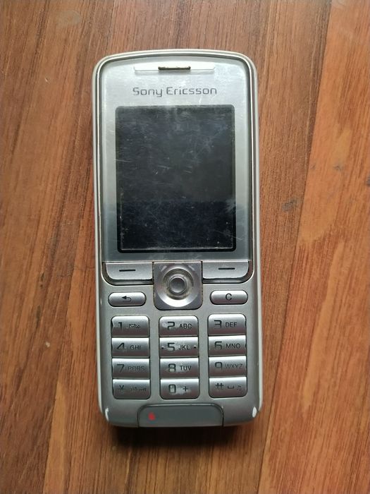 Vând telefon mobil Sony Ericsson K310i pentru piese de schimb