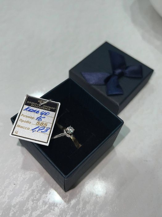 Кольцо золотое нежное