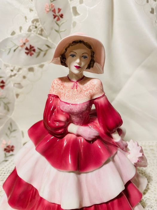 порцеланова статуетка