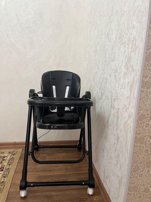 Детский стол для питания новый.