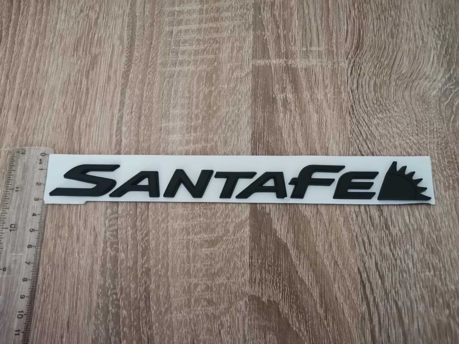 черен надпис Hyundai Santa fe