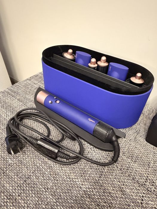 Продавам Dyson airwrap!