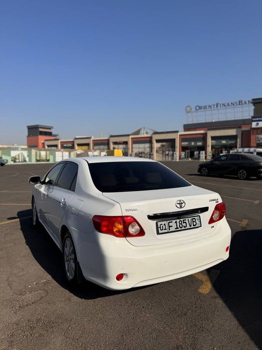 Tayota Corolla.       Автомобиль