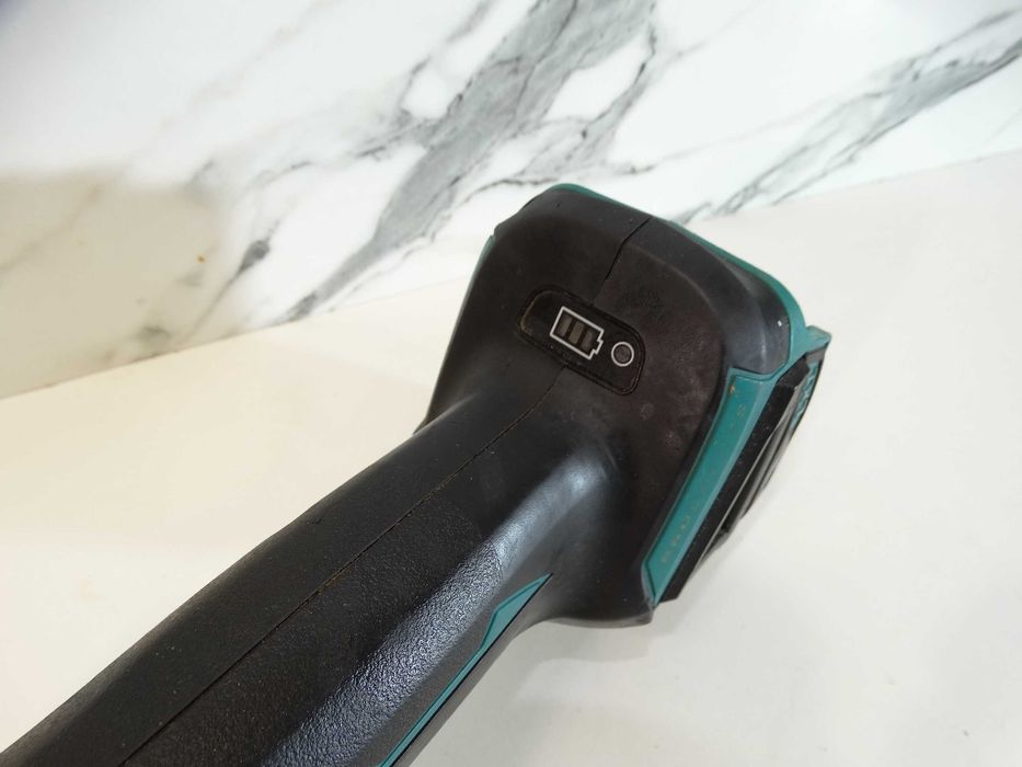 Makita DSC 250 - Акумулаторна резачка за арматура