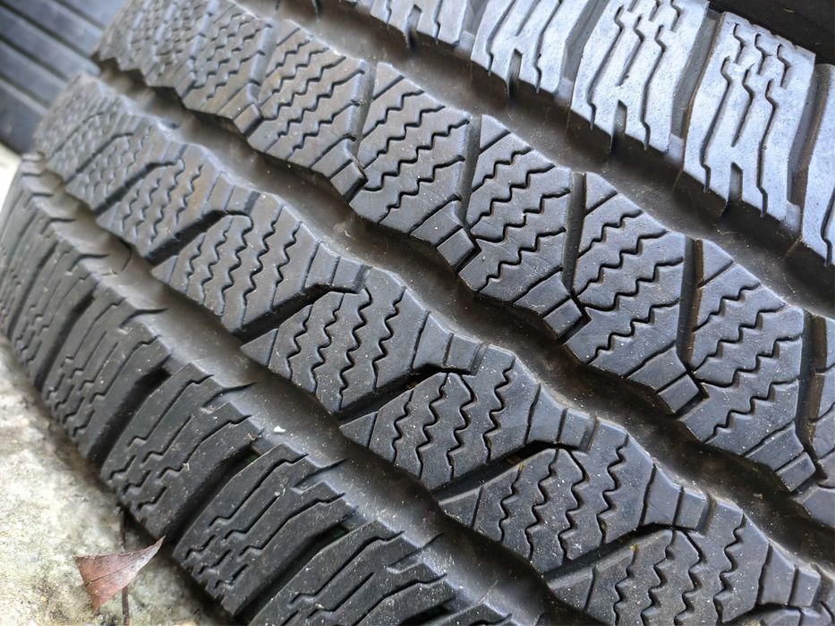 2бр Зимни гуми за бус 215 60 17 С - Continental - DOT 2024