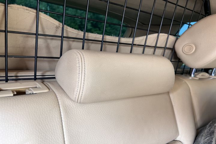 Tetiera spate mijloc piele Volkswagen VW Touareg generatia 1 7L