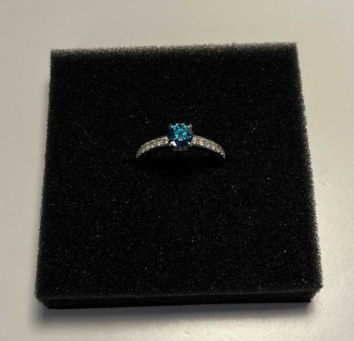 vand inel cu diamante marca Teilor