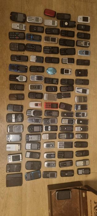 Lot 85 telefoane cu butoane functional ,   nu se vând separat ,doar îm