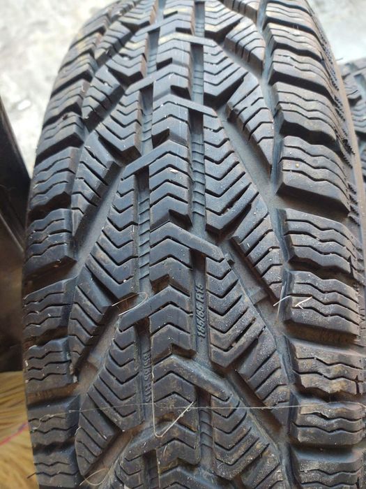 2 бр. зимни гуми 185/65 R15 - 100лв
