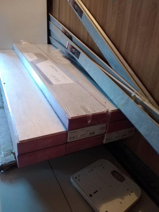 Продам ламинат и керамогранит