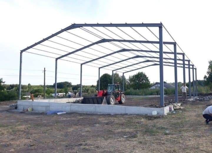 Vand panouri sandwich toate dimensiunile și strusturi metalice fara av