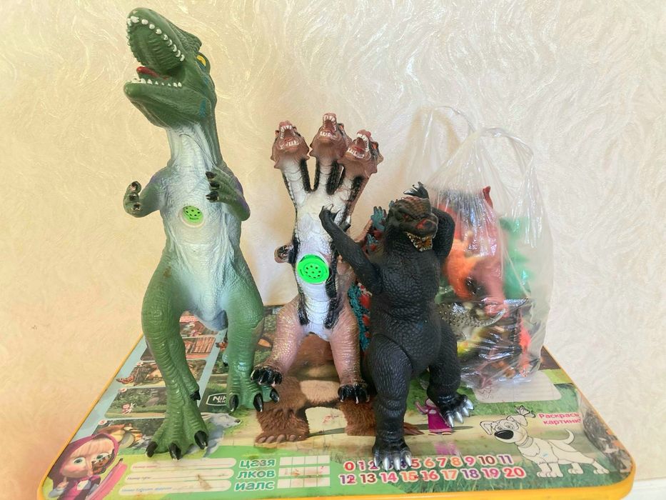 Динозавры игрушки