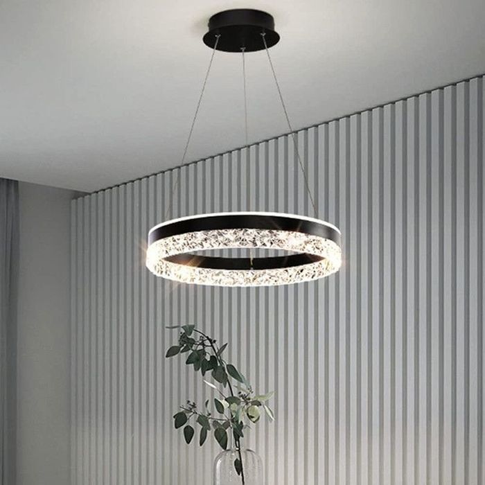 продам две люстры