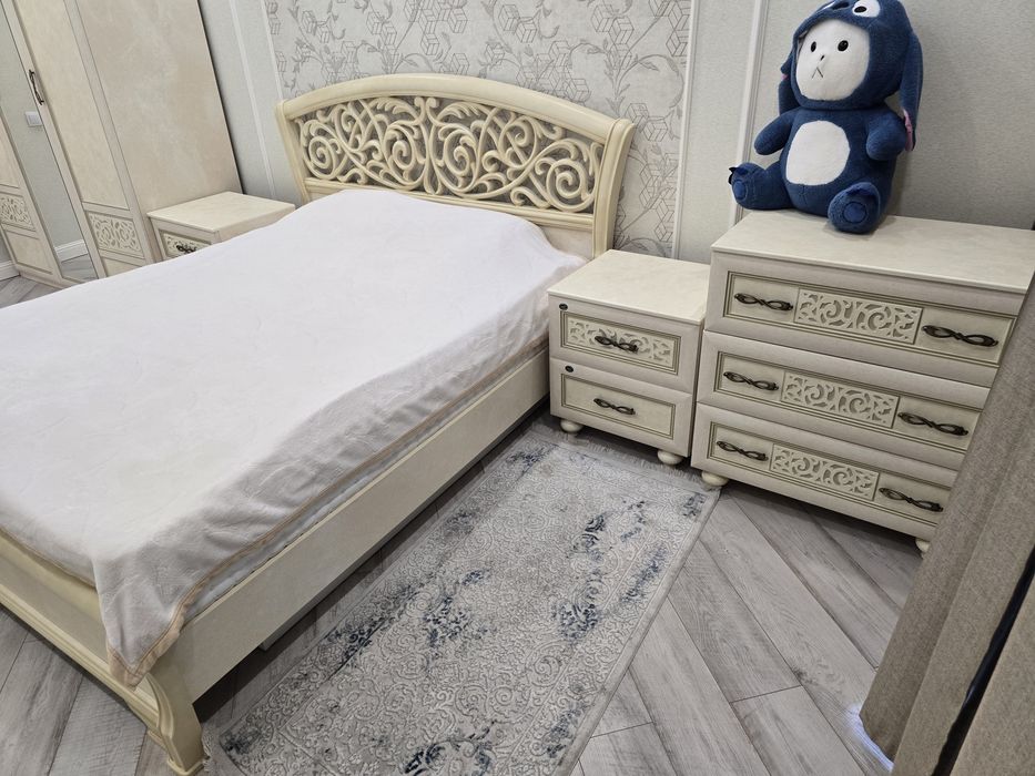 Продается спальный гарнитур