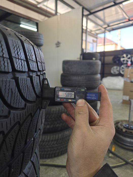 4 Броя 235/60/18 Bridgestone 2x5,8mm 2x5mm