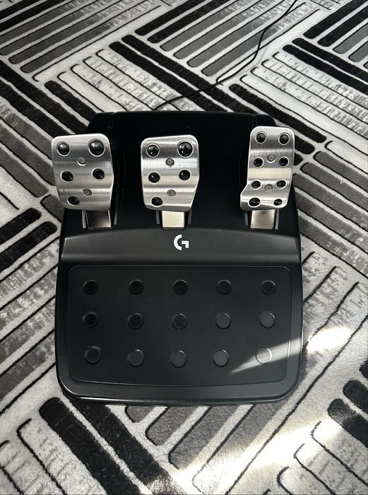 Vând volan logitech g923 varianta compatibilă cu PS