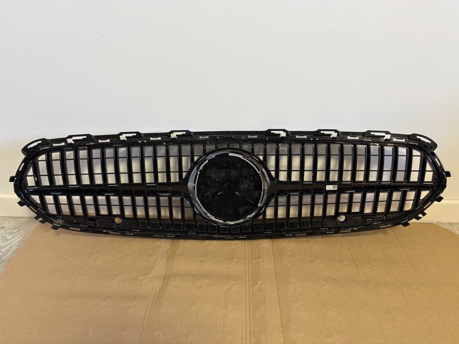 Grila radiator cu emblema Mercedes C class W206 dupa 2021 A2068883800
