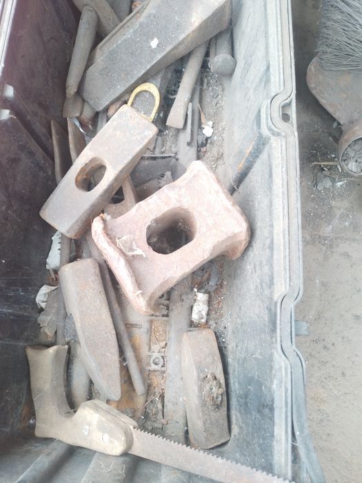 Vindem tot ce se vede cric.       De tonaj mare picioare pentr.  Soba