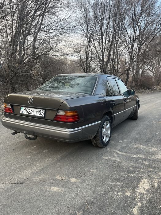 Mercedes-Benz E 230